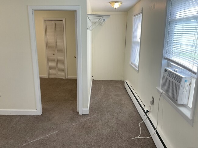 Building Photo - 1403 Farmington Ave
