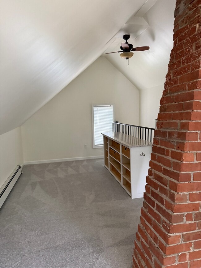 Building Photo - 322 N Elm St