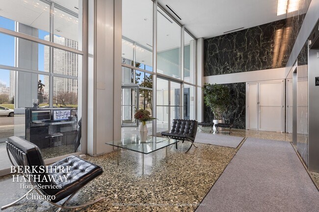 Foto del edificio - 330 W DIVERSEY Parkway