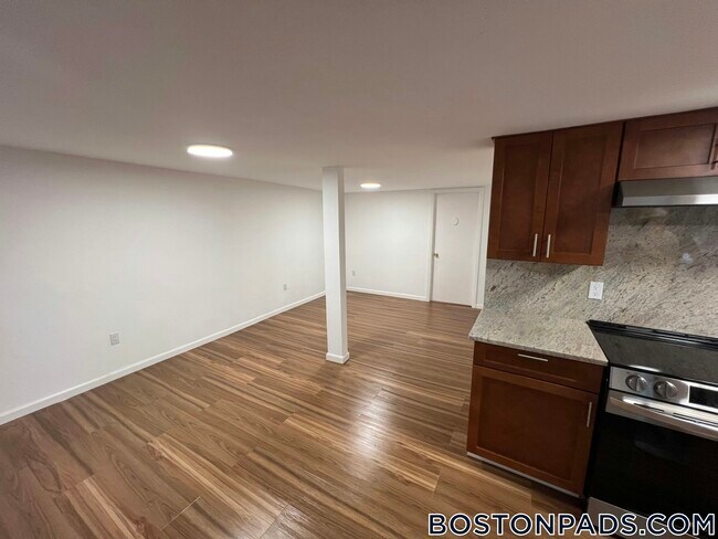 Foto del edificio - 684 Parker St