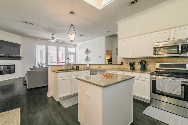 Building Photo - Modern Elegance Escape in Mansfield: 3bed/...