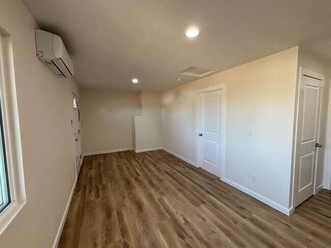 Photo - 421 Robinhood Ln Apartment