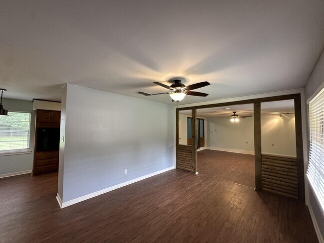 Foto del edificio - 11 Camelia Dr