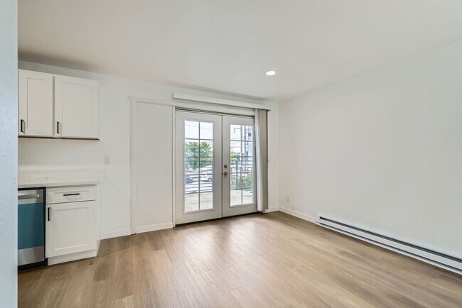 Foto del edificio - Spacious 1bed/1bath Apartment in West Seat...