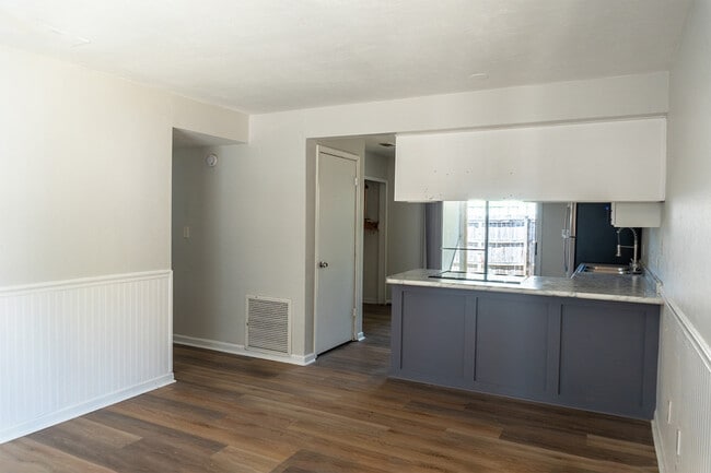 Building Photo - 1025 Crossing Brook Way