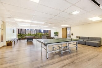 Building Photo - 411 Hobron Ln