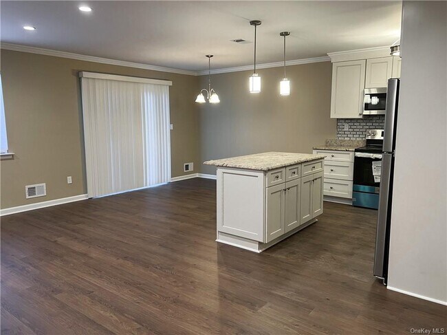 Foto del edificio - 105 Village Rd