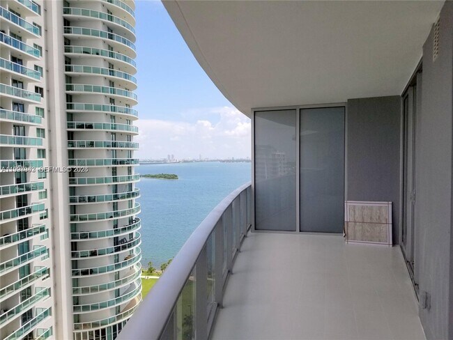 Foto del edificio - 488 NE 18th St