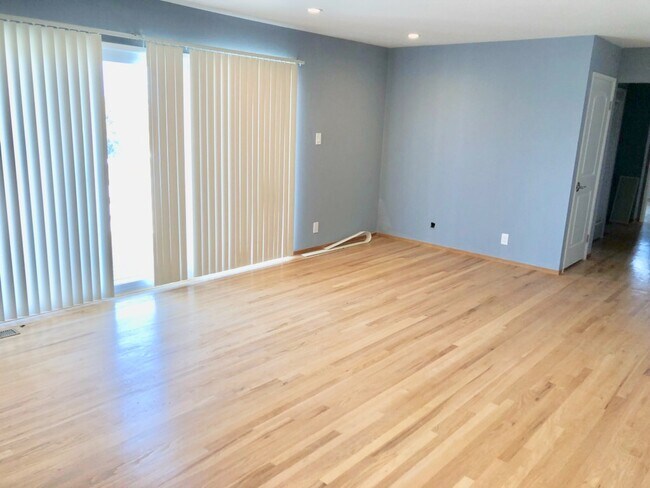 Building Photo - 10805 Stevens Canyon Rd
