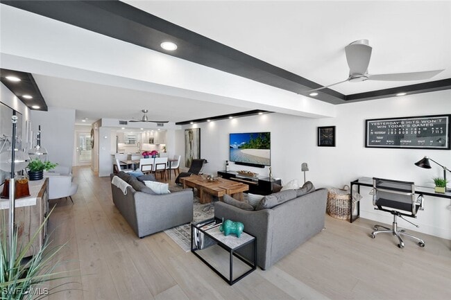 Building Photo - 800 River Point Dr