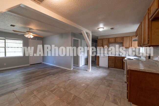 Building Photo - 908 Greenlea Dr