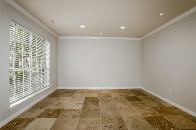 Foto del edificio - 108 N Rockfern Ct