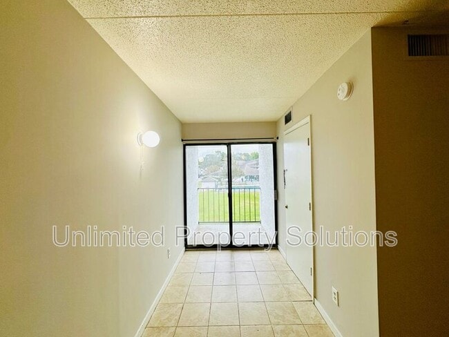 Building Photo - 454 Racine Dr