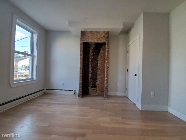 Building Photo - 335 Whiton St