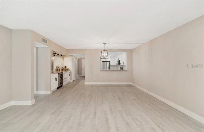 Building Photo - 13 Escondido Cir