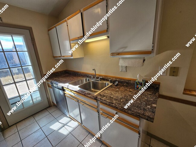 Foto del edificio - Great 2 bedroom with refrigerated air!!