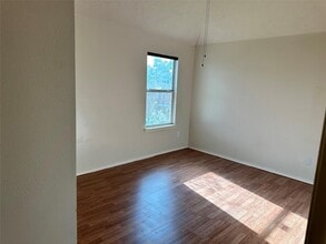 Building Photo - 4527 Estate Dr