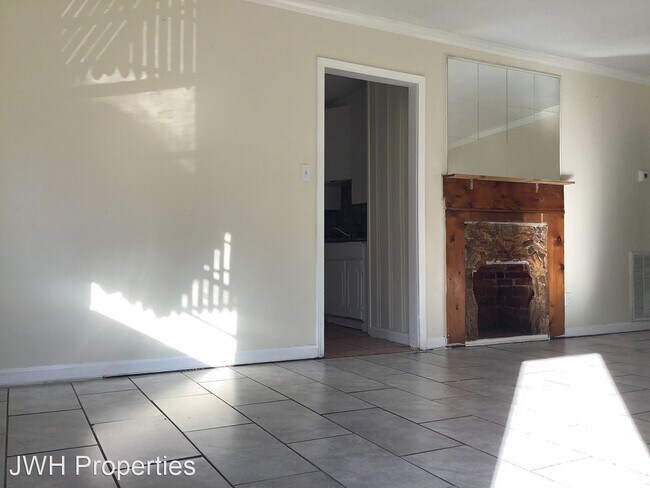 Foto del edificio - 4 br, 1 bath House - 3010 Sunnybrook St