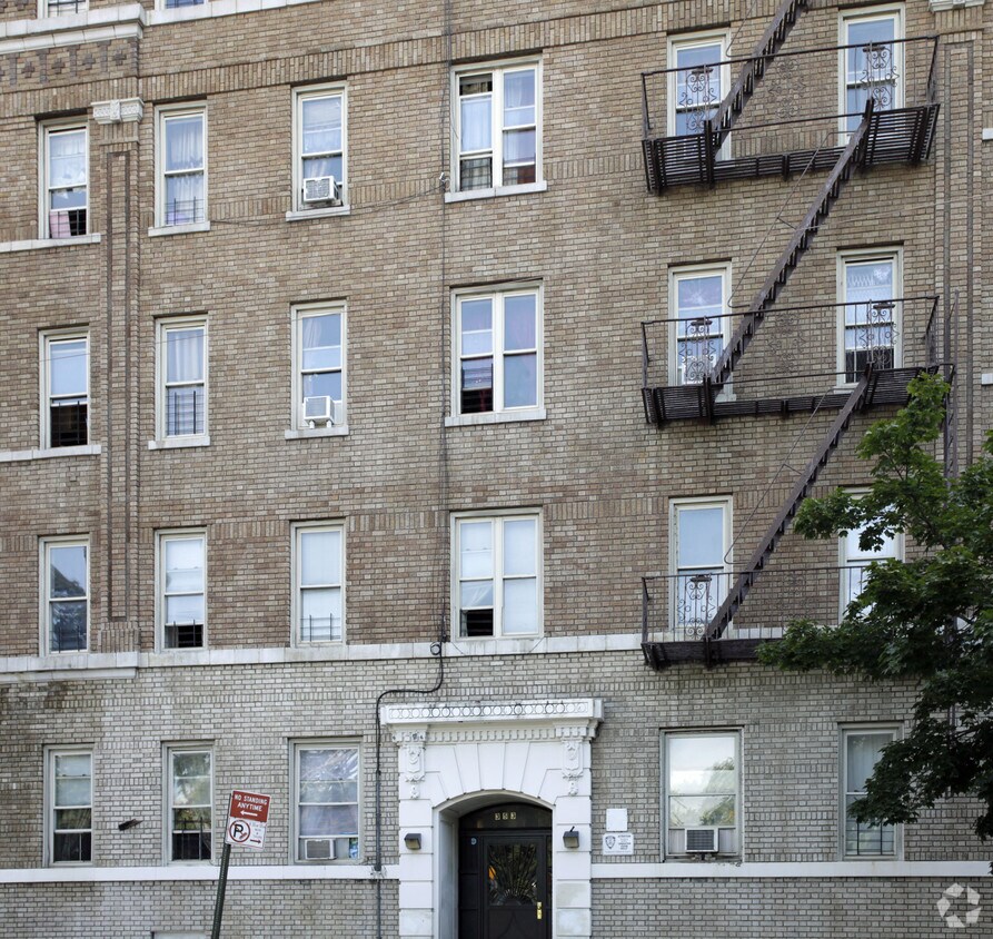 Foto del edificio - 353 E Mosholu Pky