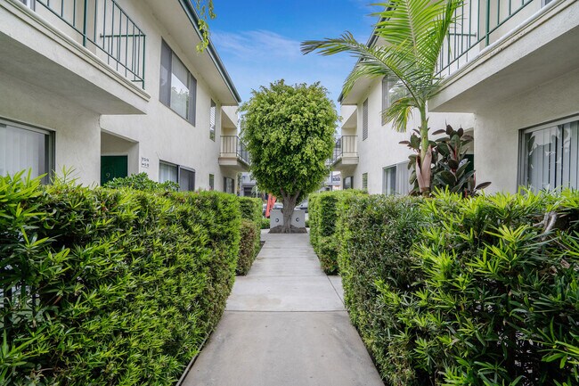 Foto del edificio - 1242 Wellesley Ave