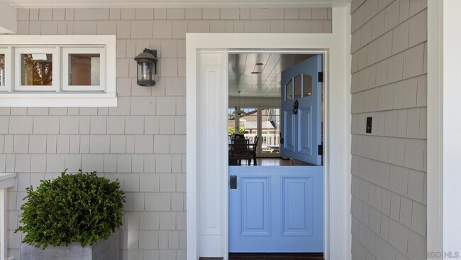 Building Photo - 219 27th St