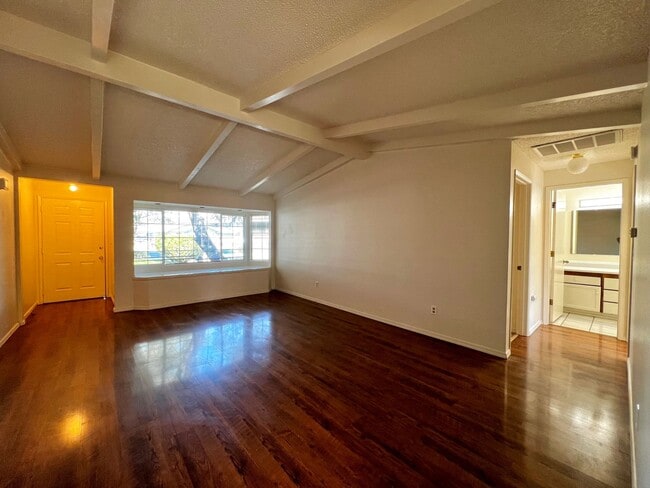 Building Photo - e4903