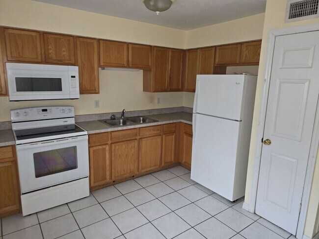 Foto del edificio - Charming 2 bedroom, 1.5 bathroom, 2 story ...