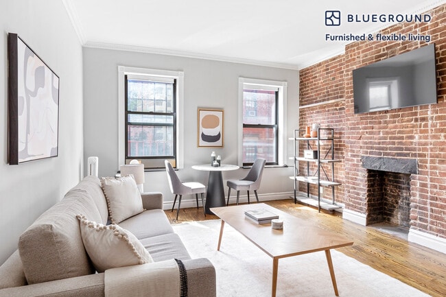 Building Photo - 273 W 10th St