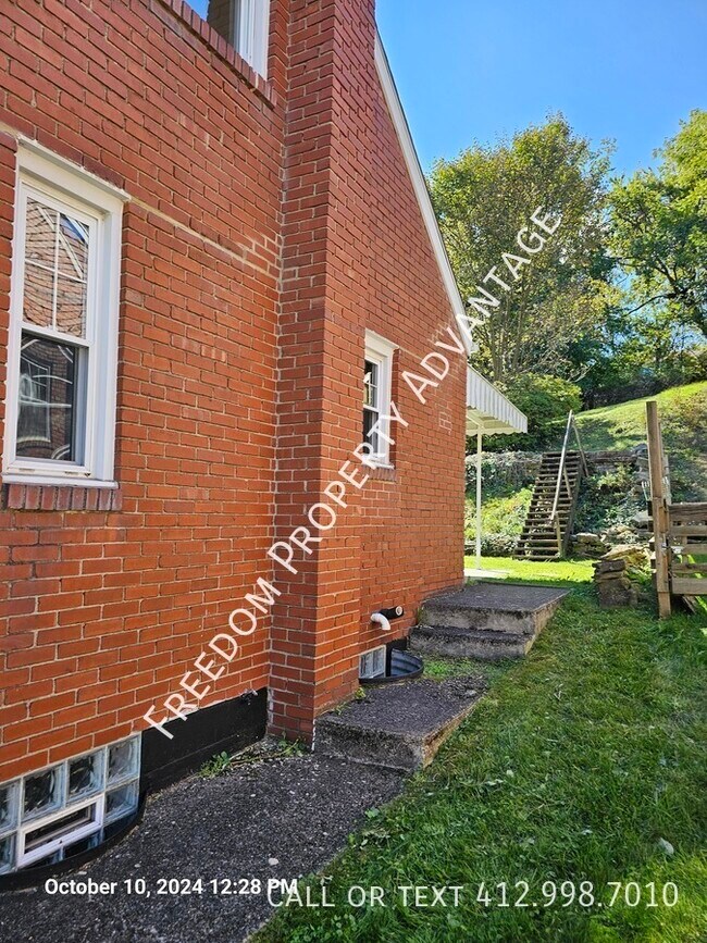 4618 Echo Glen Dr, Pittsburgh, PA 15236 Room for Rent in Pittsburgh