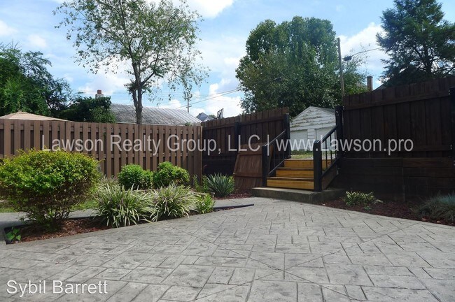 Building Photo - 610 Elm Ave