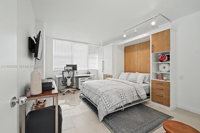 Building Photo - 3301 NE 5th Ave