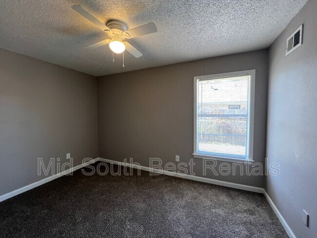 Building Photo - 2945 Gruber Dr