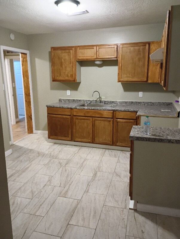 Primary Photo - 821 W Cherry St