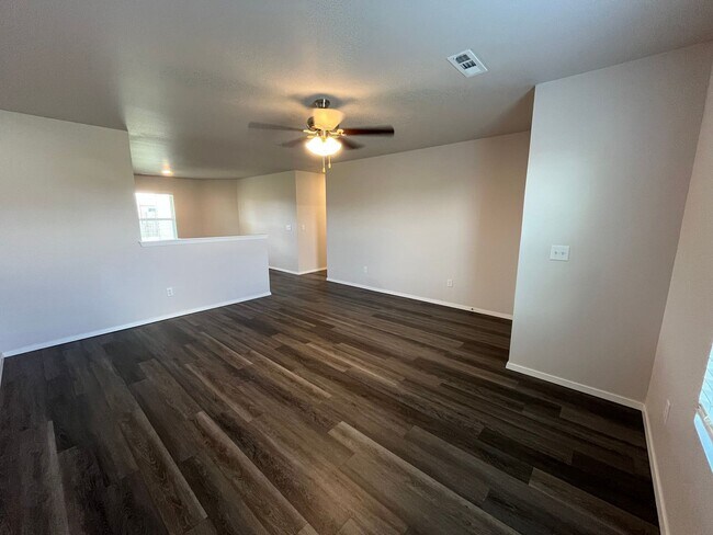 Foto del edificio - Somerset Living Starts Here — 3 Bedroom, 2 Bath Home Now Preleasing