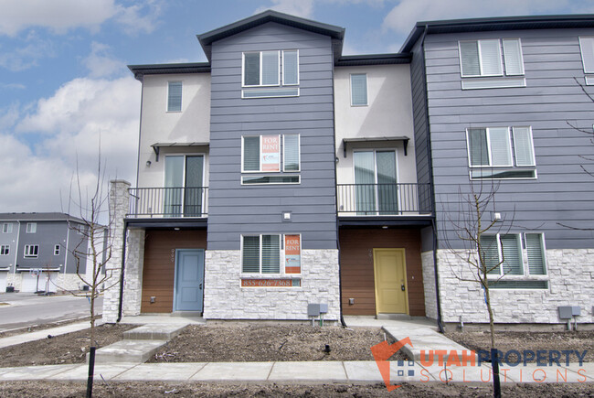 Building Photo - 999 W 360 S