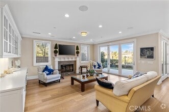 Building Photo - 4 Summer House Ln