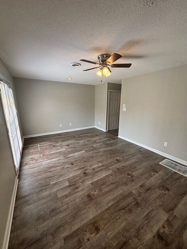 Foto del edificio - 1837 Lively Rd