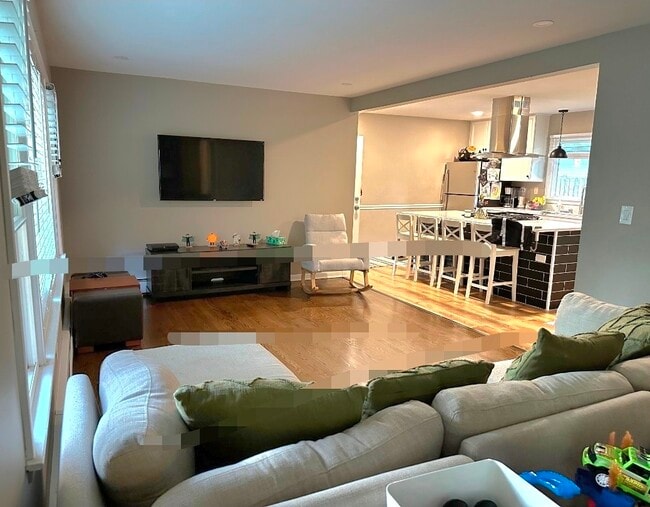 Building Photo - 519 Oakwood Dr