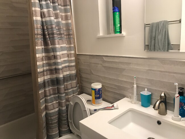 Foto del edificio - 2430 44th Ave