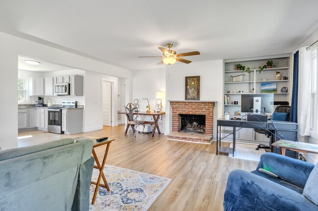 Building Photo - 330 Birdwell Cir