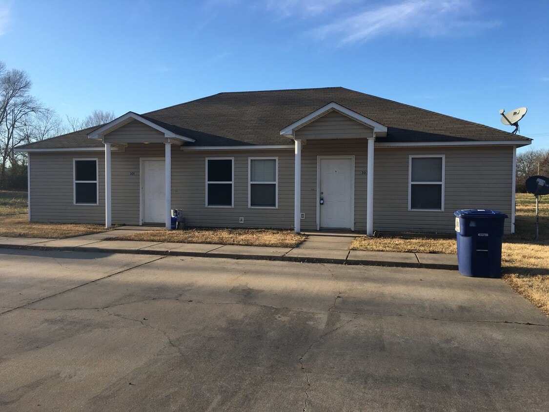 303 E St, Beebe, AR 72012 House Rental in Beebe, AR