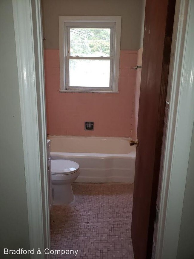 Building Photo - 3 br, 2 bath House - 1620 Luster Lane