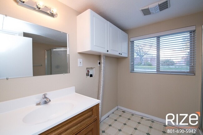 Building Photo - 5899 Azure Meadow Dr