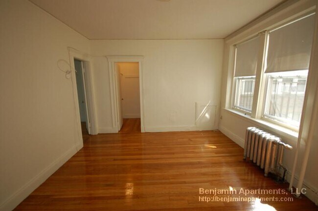 Building Photo - 235 Park Dr