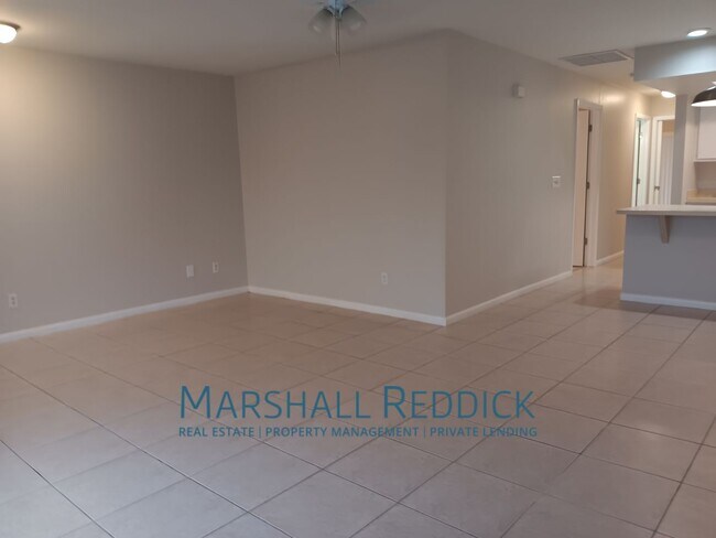 Building Photo - 3 bedroom 2 bath 1 car garage duplex