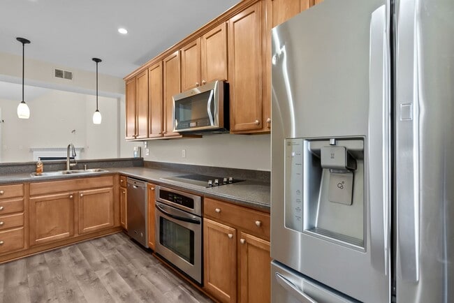 Building Photo - Norfolk Condo!