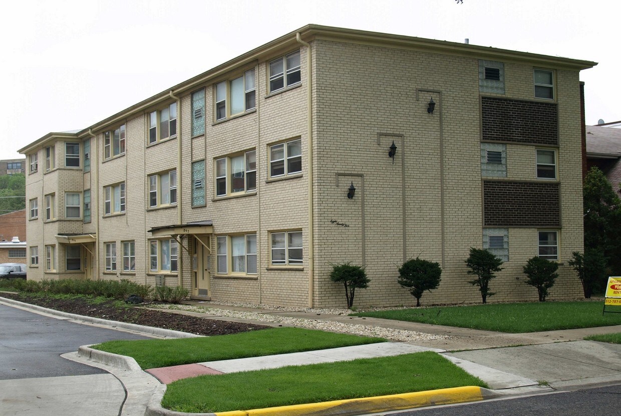 Primary Photo - 895-897 Graceland Ave