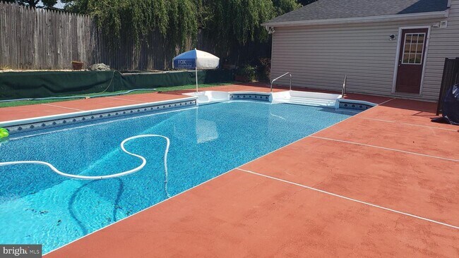 SWIMMING POOL - 763 Carbide Dr