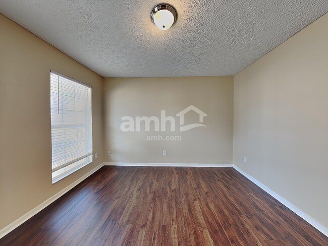 Foto del edificio - 2490 Delowe St