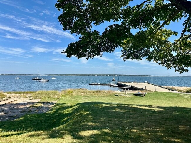 Building Photo - 16 N Great Hill Dr